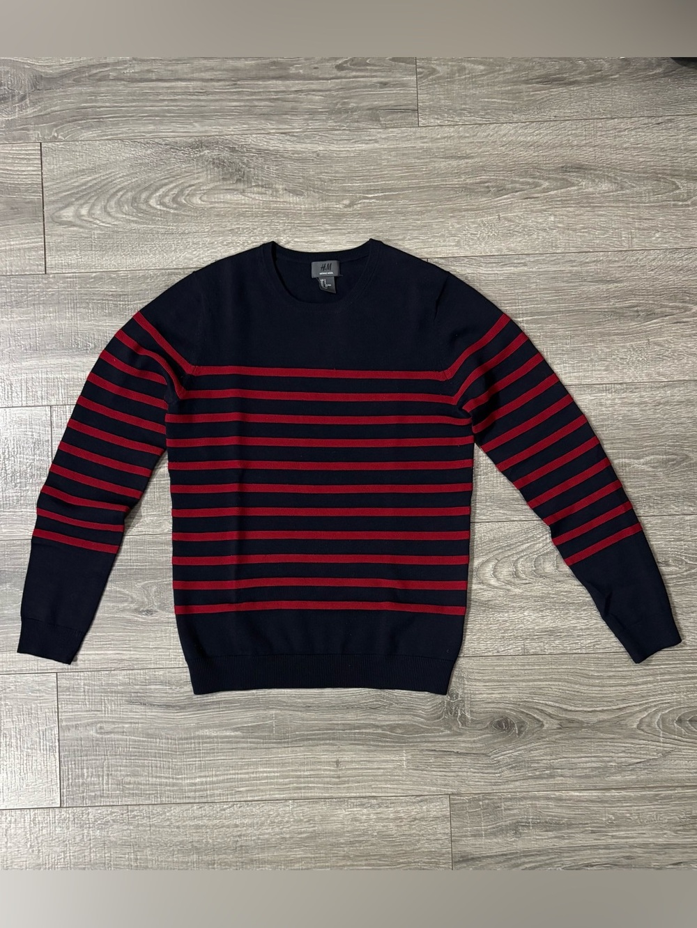 H&M Men's Navy and Red Striped Crewneck Sweater